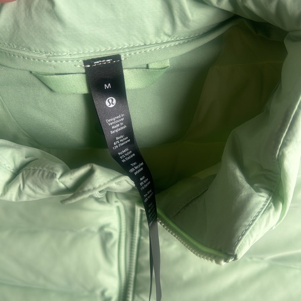 LULULEMON NWOT Navigation Down Vest
Creamy Mint size M - Picture 4 of 5
